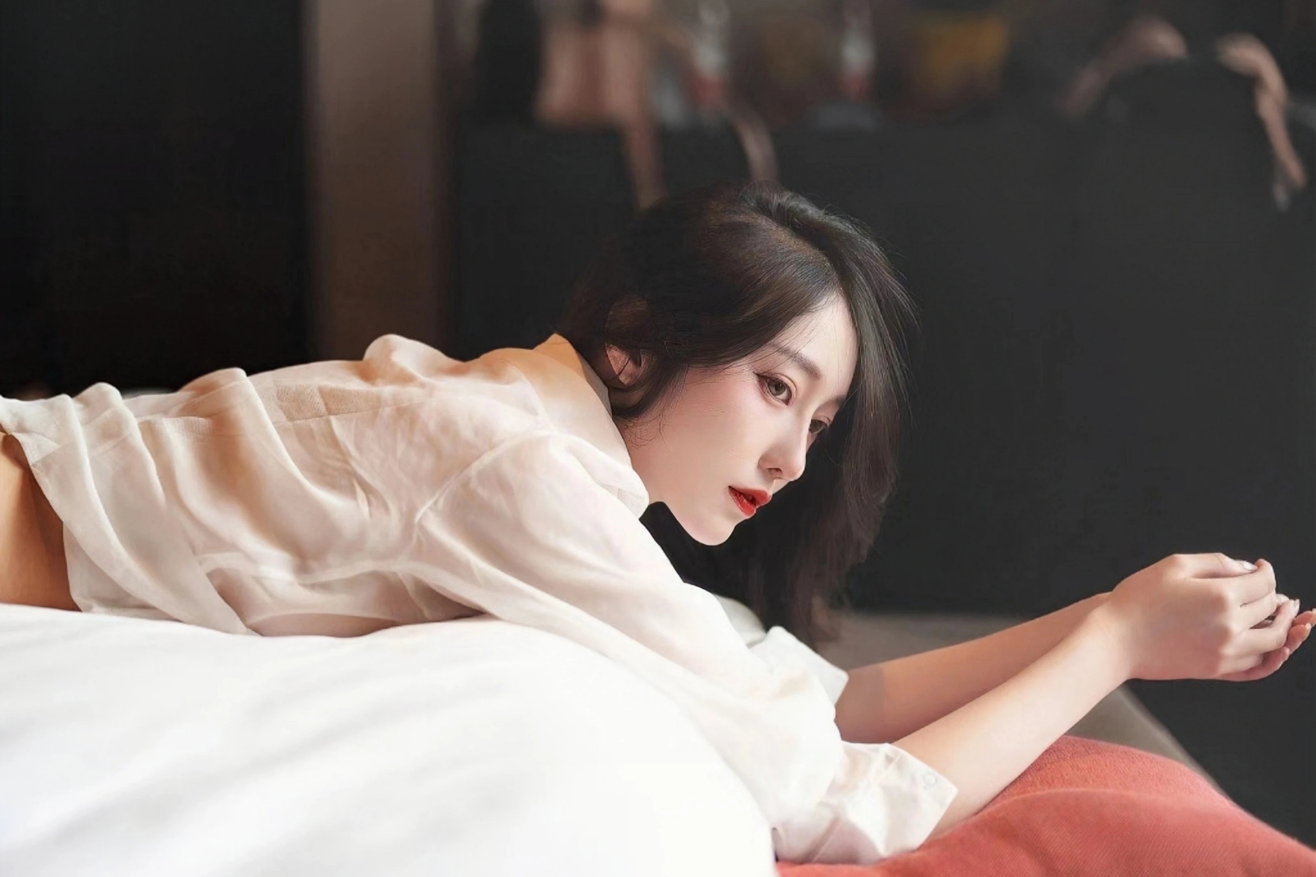 李强主持召开国务院常务会议